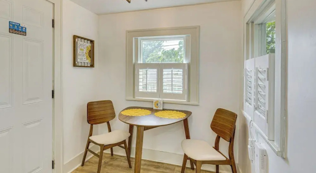 Private Porch! Charming Stay 6 Mi to Arrowhead, Reservar Casa de férias Kansas City (Missouri) Kansas