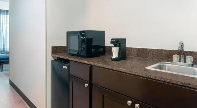 Двухместный люкс c 1 комнатой Courtyard by Marriott Sarasota at University Town Center
