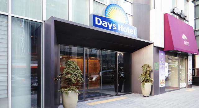 Трёхместный номер Standard Days Hotel by Wyndham Seoul Myeongdong