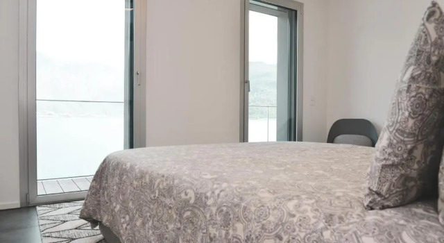 Апартаменты Front Lake Vacation Rental Melì in Melide