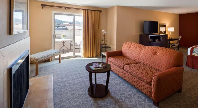 Двухместный номер Deluxe с балконом Best Western Plus Monterey Inn