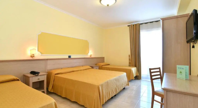 Четырёхместный номер Standard с видом на море Hotel Il Nido Sorrento
