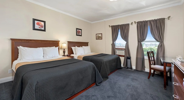 Четырёхместный номер Queen Hollywood Historic Hotel