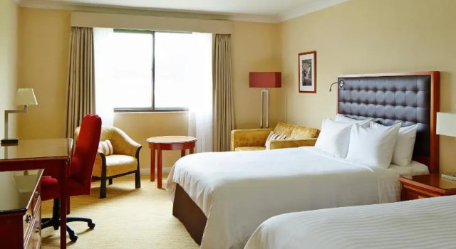 Четырёхместный номер Deluxe Delta Hotels by Marriott Huntingdon