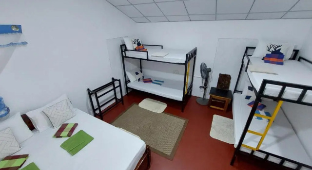 Кровать в общем номере Another World Hostel Sigiriya