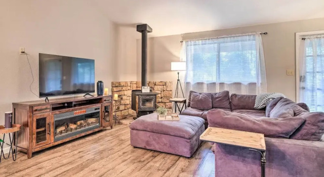 Lakeside Groveland Home w/ Hot Tub, Near Yosemite