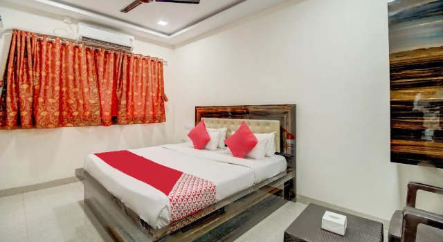 OYO 72564 Om Sai Lodge Hotel, Забронировать Отель Отели штата Махараштры 3 звезды, 3*