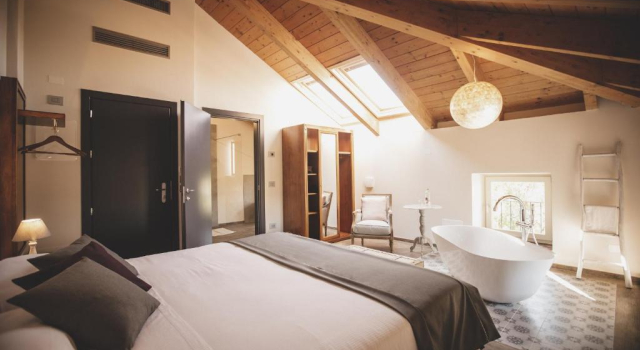 Номер Superior Relais Almaranto