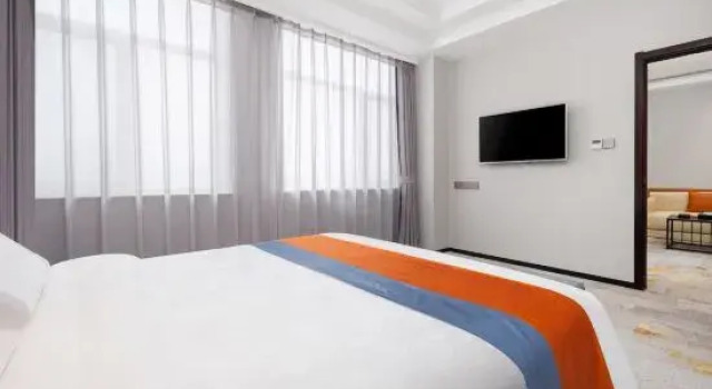 Люкс Deluxe Jinan Yuemingxuan Hotel
