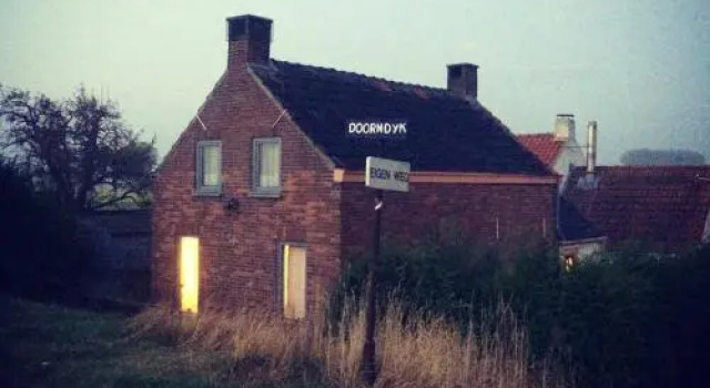 Dijkhuisje, Book Hotel IJzendijke 