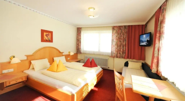 Четырёхместный номер Standard Bike & Ski Hotel Unterellmau