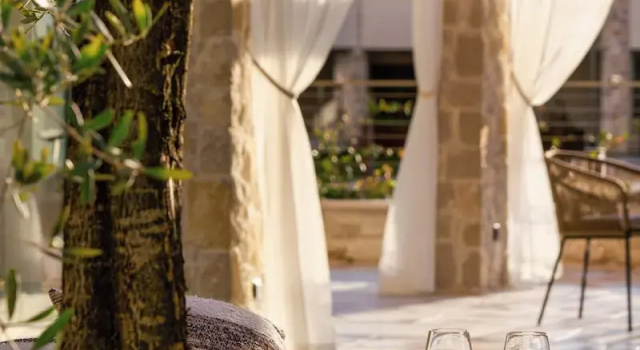 Номер Luxury SalvatoreHomes - Pure Luxury in the Centre of Bardolino with Pool & Private Jacuzzi - Casa Olivia - a 5 Star Luxury Collection at Lake Garda