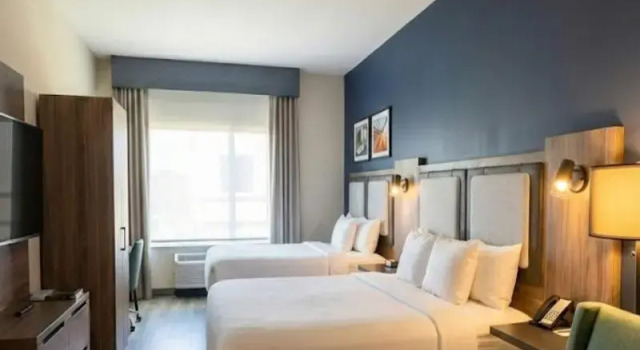 Четырёхместный номер Standard La Quinta Inn & Suites by Wyndham Chattanooga Downtown/South