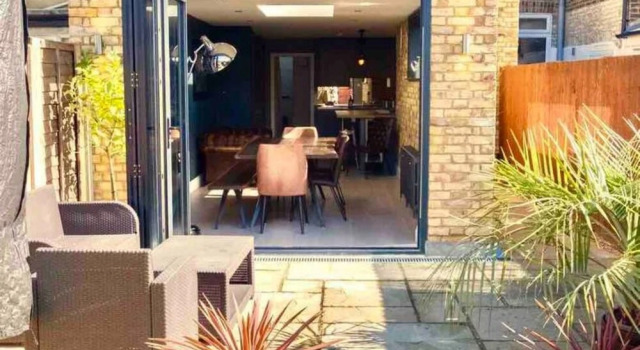Stylish 2 Bed House in Superb Greenwich Location, Забронировать Отель Отели Лондона 3 звезды, рядом с Гринвичский парк, 3*