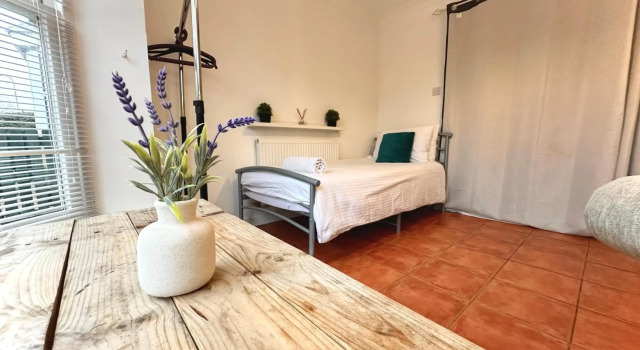 EasyRest Apartments Spalding - Whole Private House - Sleeping 5, Varaa Huoneisto Asunnot kohteessa Merseyside, Huoneisto