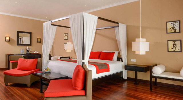 Adaaran Prestige Ocean Villas, Varaa Hotelli Lhohifushi Malediivit
