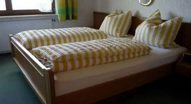 Holiday Apartment Hildegard Birds, Book Apartment Langenried Bavaria