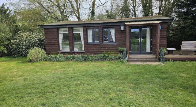 Dunmow 1-bed Cabin, Sleeps 4, 10 Mins to Stansted