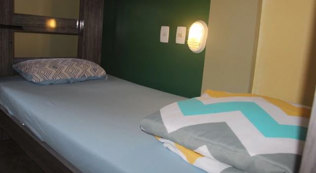Кровать в общем номере (мужской номер) с балконом Hostel Yes Brasil