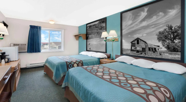 Четырёхместный номер Standard Super 8 by Wyndham Huron