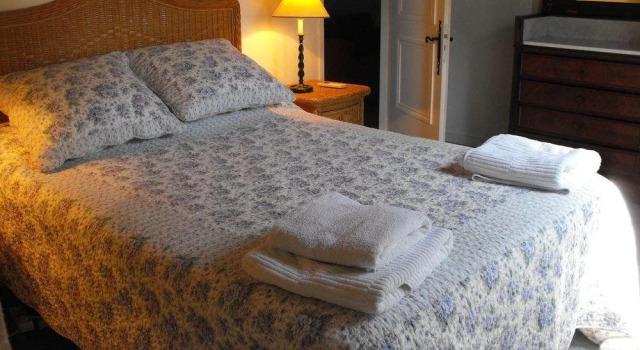 Le Bourdil Blanc, Rezerwuj Hotel Hotele w Mouleydier z parkingiem, Parking