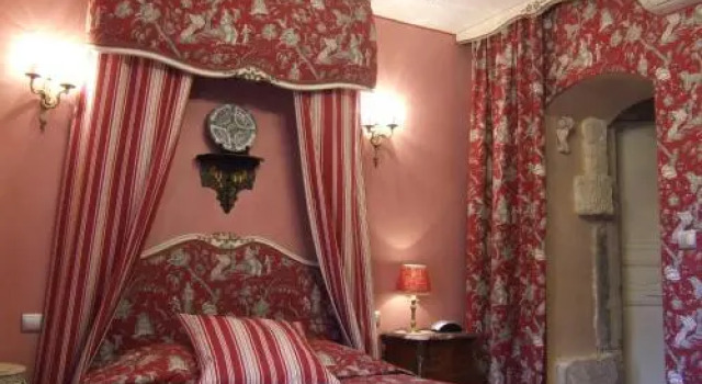 Bize de la Tour, Rezervovat Hotel Hotely v Remoulins s parkováním, Parkování