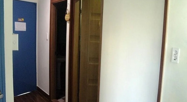 Jennys Home Guest House, Забронировать Гостевой дом Отели Согвипхо с парковкой, рядом с Реабилитационная клиника «Зоунс» в Чеджу, Парковка