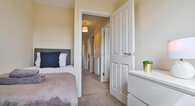 MODERN and SPACIOUS HOUSE CLOSE TO THE CITY CENTRE