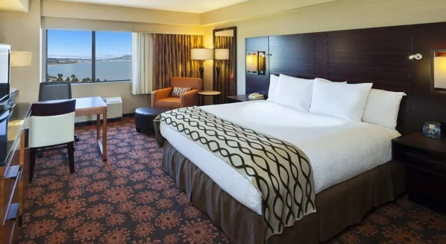 Номер Deluxe DoubleTree by Hilton San Francisco Airport