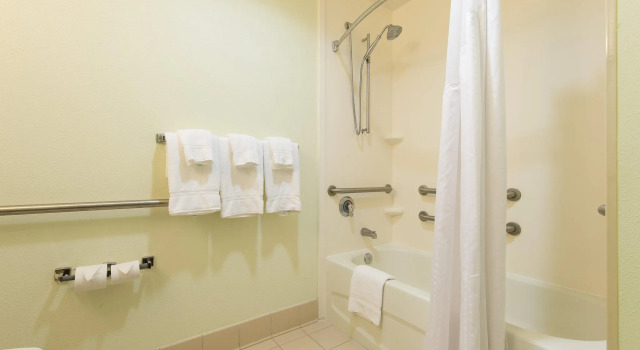Четырёхместный номер Standard Holiday Inn Express Hotel & Suites Walterboro I-95