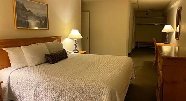 Люкс Executive Coast Inn at Lake Hood