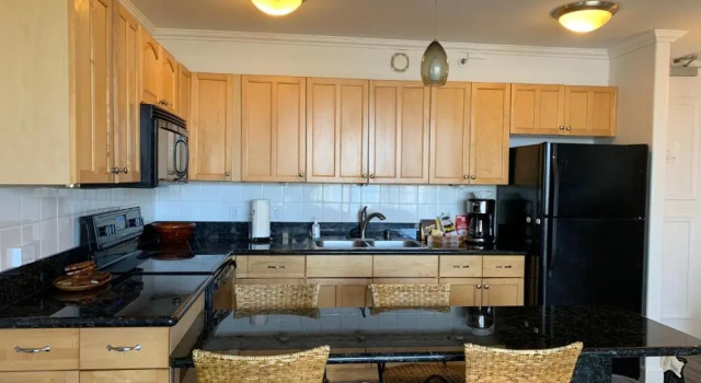 Апартаменты Waikiki Banyan 1812 Spacious Tropical Oasis