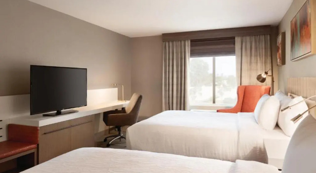 Четырёхместный номер Premium Hilton Garden Phoenix Tempe, University Research Park