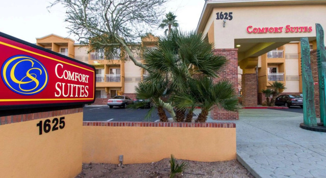Spark by Hilton Tempe Phoenix Airport, Забронировать Отель Пруд в Темпе Phoenix Metropolitan Area, рядом с Детский музей Halle Heart