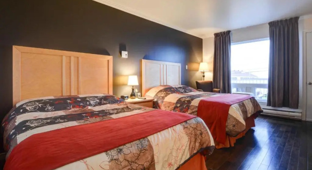 Двухместный номер Standard с видом на бассейн Riôtel Carleton-sur-Mer