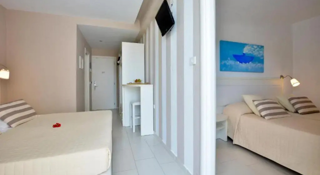 Семейный номер Standard с видом на горы Sidari Beach Hotel
