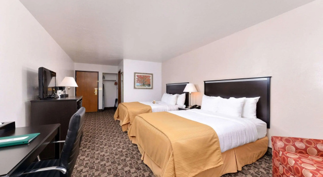 Четырёхместный номер Standard Quality Inn