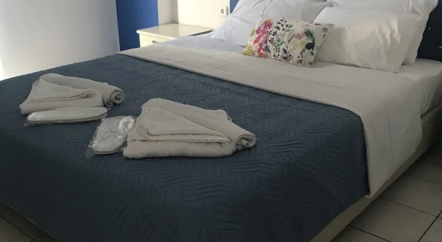 Семейные апартаменты c 1 комнатой с балконом и с видом на сад Psaras Apartments