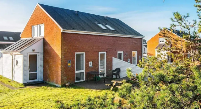 8 Person Holiday Home in Romo, Rezerwuj Hotel Hotele w Sønderjylland z parkingiem, Parking