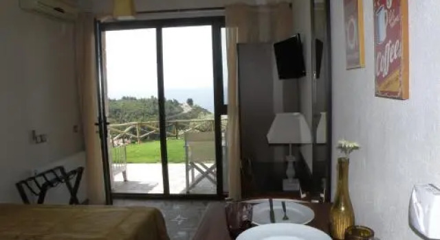Palamidi, Book Hotel  