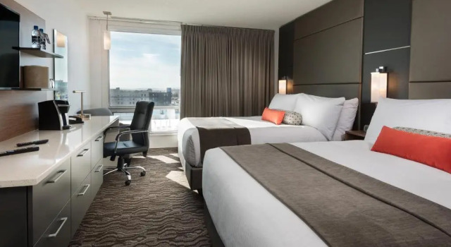 Четырёхместный номер Standard Carriage House Hotel and Conference Centre