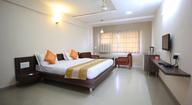 Aarya Grand Hotels & Resorts, Rezerwuj Hotel Sātej Gujarat
