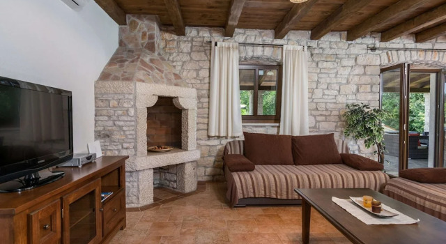 Spacious Villa in Tinjan With Pool, Réserver Villa Cottages à Kringa, Cottage