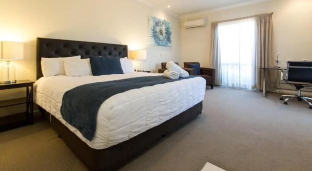 Номер Executive Lincoln Cottage Motor Inn