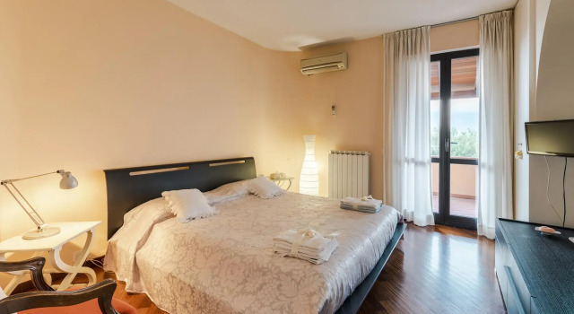 VILLA ELDA 6, Emma Villas, Забронировать Вилла Отели Лоано с бассейном, Бассейн