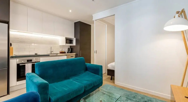 Central & Modern 2-Bedroom Apartment