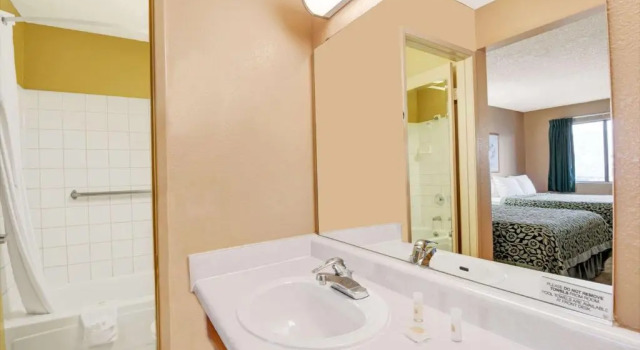 Двухместный номер Deluxe Days Inn by Wyndham El Paso Airport East