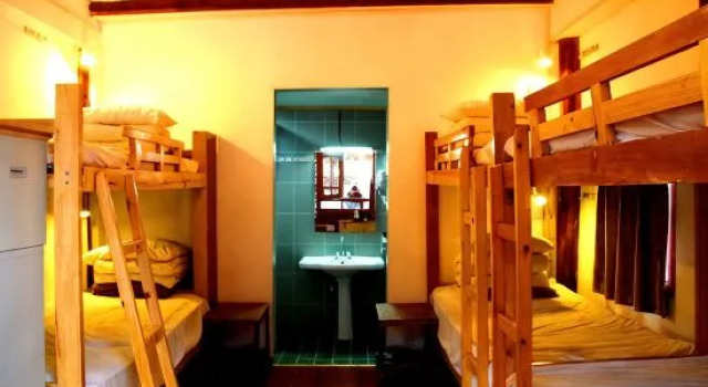 Кровать в общем номере Lao Shay Youth Hostel Shangri-la