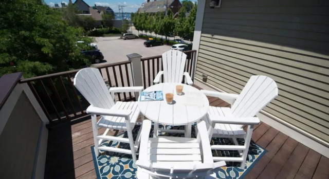 Апартаменты The Newport Lofts - 546 Thames Street