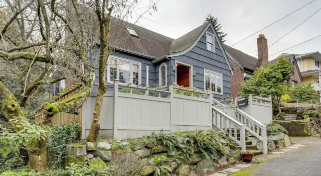 Апартаменты Charming Tudor-style Apt Near Green Lake!